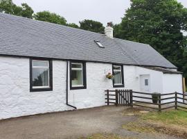 Dairy Cottage with sea views，位于格文的酒店