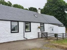 Dairy Cottage with sea views