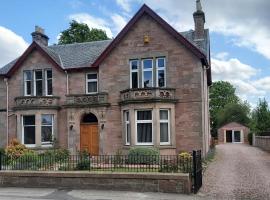 Glencoe House Inverness，位于因弗内斯的带按摩浴缸的酒店