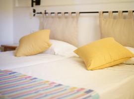 耶比萨旅舍，位于圣埃乌拉利亚的高尔夫酒店