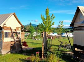 Les Lodges de la ViaRhôna - Tentes Lodges，位于Virignin的酒店