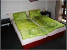 Hotel Kristián，位于德辛的酒店