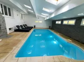 Villa Auxerre luxe Piscine Intérieure proche Paris sans Vis-à-vis