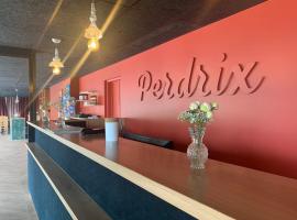 Hotel Perdrix，位于苏佩贝斯的酒店