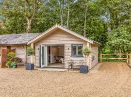 Pass the Keys Delightful 1 bed lodge in South Downs village