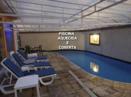 Hotel Costa Balena-Piscina Aquecida Coberta，位于瓜鲁雅Enseada的酒店