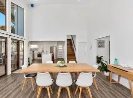Coastal Soul - Pet Friendly, Family Entertainer with Pool