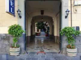 佛罗伦萨酒店，位于那不勒斯Capodichino的酒店