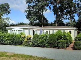 Chalet 42 'Vuursteenberg' Bospark IJsselheide Zwolle Hattemerbroek，位于Hattemerbroek的公寓