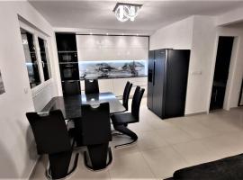 BARTOL LUXURY APARTMENTS KRK Croatia, with own HOT TUB - WHIRLPOOL，位于克尔克的酒店
