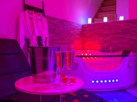 Love Room - Suite romantique avec spa privatif，位于勒布伊的酒店