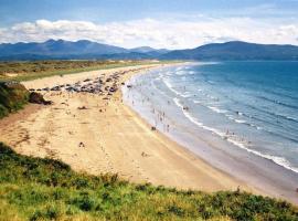 Seafront@InchBeach，位于丁格尔的酒店