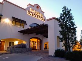 Hotel Hacienda Santana，位于特卡特的酒店