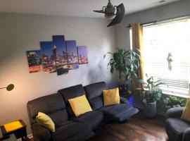 minutes from downtown 3br stylishhome-free parking，位于罗利的乡村别墅