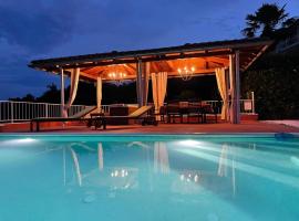 VILLA LOVRAN - 150 m to the beach - infinity pool - incredible sea view - fitness room，位于洛夫兰的酒店