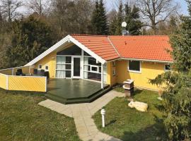 11 person holiday home in Str by，位于Strøby的酒店