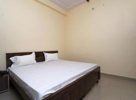 SPOT ON 35985 Hotel Relax Inn，位于密拉特的酒店