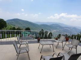 Mountain Retreat at Afgan Lodge，位于穆里的酒店