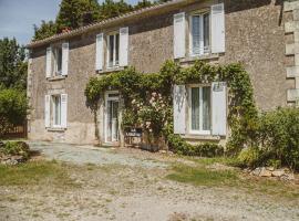 LA LAUJÈRE Chambres d'hôtes ROMANCE，位于La Caillère的住宿加早餐旅馆