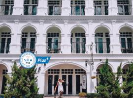 Casa Blanca Boutique Hotel - SHA Plus，位于普吉镇的酒店