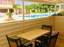 Yiannis Village Sidari studios-suites -apartments，位于斯达林的酒店