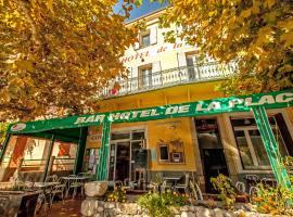 Hôtel de la Place，位于Mézel的酒店