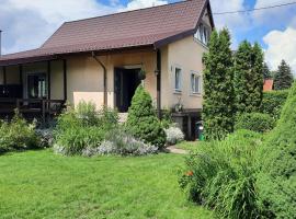 Dom w (Między) lesie，位于Zwierzewo的酒店