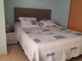 CHAMBRE A LEUCATE VILLAGE，位于勒卡特的酒店