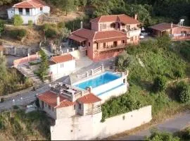 ZenTerra Country house with prive swimming pool and view