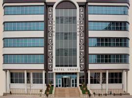 Grand Hotel，位于纳希切万的酒店