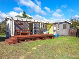 Our Kiwi Whanga Bach - Whangamata Holiday Home，位于旺阿马塔的乡村别墅