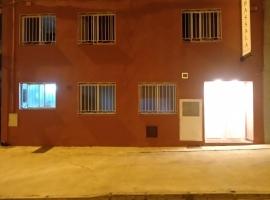 Hostal basala，位于卡斯特利翁-德拉普拉纳的酒店