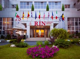 RIN Airport Hotel，位于奥托佩尼的带停车场的酒店