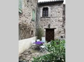 Les Maisons du Conflent, maisons familiales en pierre au coeur des remparts