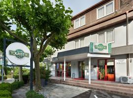 Hotel Touristik，位于莱茵河畔的纳沙泰尔的酒店