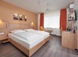 Hotel Touristik，位于莱茵河畔的纳沙泰尔的酒店