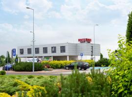 Hotel Police，位于Police Mostowe的酒店