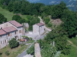 SacreTerre B&B e Agriturismo，位于Tizzano Val Parma的酒店