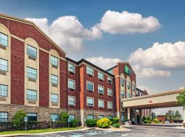 Holiday Inn Express & Suites Tulsa S Broken Arrow Hwy 51, an IHG Hotel，位于布罗肯阿罗Rhema Bible College附近的酒店