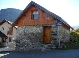 le Sarto - St Jean de Maurienne，位于圣让德莫里耶讷莱斯百丽滑雪区附近的酒店