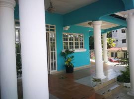 Hostal familiar Villa Nome，位于佩诺诺梅的酒店