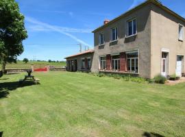 Gîte familial avec charme d'école, terrasse, terrain clos, proche gorges de la Loire et sites naturels - FR-1-582-185，位于Le Brignon的酒店