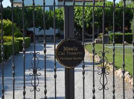 Masia Cal Tonarro，位于San Martín Sarroca的乡间豪华旅馆