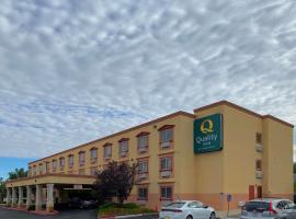 Quality Inn Albuquerque East I-40 Juan Tabo Exit，位于阿尔伯克基的酒店