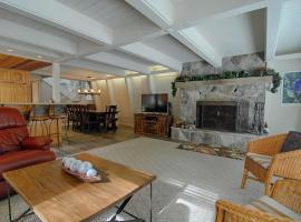 Agate Bay Chalet，位于玛瑙湾的酒店