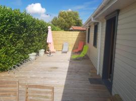 appartement etage 2 chambres avec terrasse，位于朗迪夫利耶的酒店
