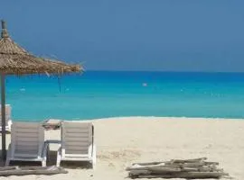 في اجمل قرى الساحل الشمالي شاليه عائلي جديد..