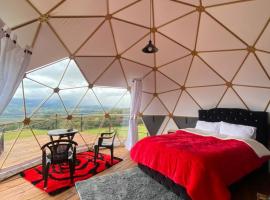 Glamping hermoso amanecer，位于瓜塔维塔的豪华帐篷