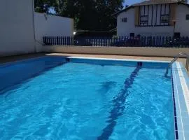 Coqueto apartamento con piscina comunitaria