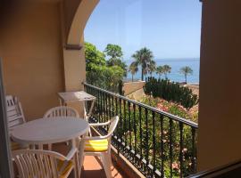 Fantástico Apartamento con vistas al mar zona Club la Costa Castillo Fuengirola，位于福恩吉罗拉的海滩短租房